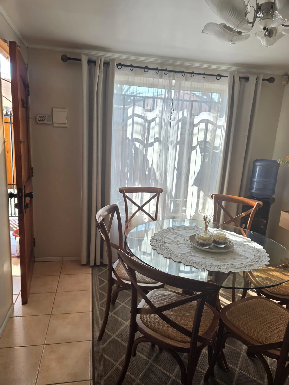 ¡A precio rebajado! Casa en venta en Maipú, Villa Los Rosales, 3 dormitorios y estacionamiento.