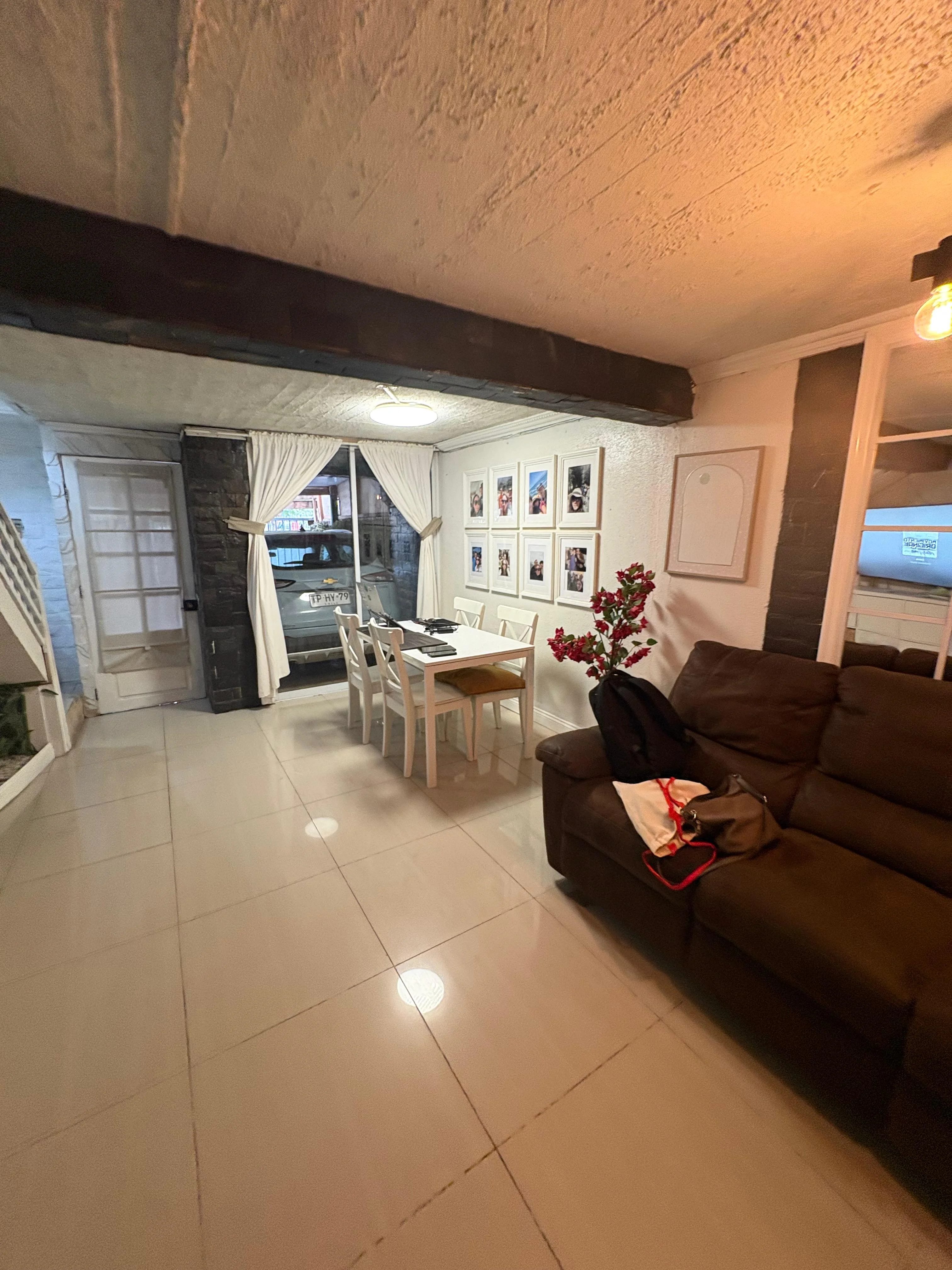 ¡Rebajada! Preciosa casa en venta en Maipú: 3 dormitorios, 2 pisos con estacionamiento.