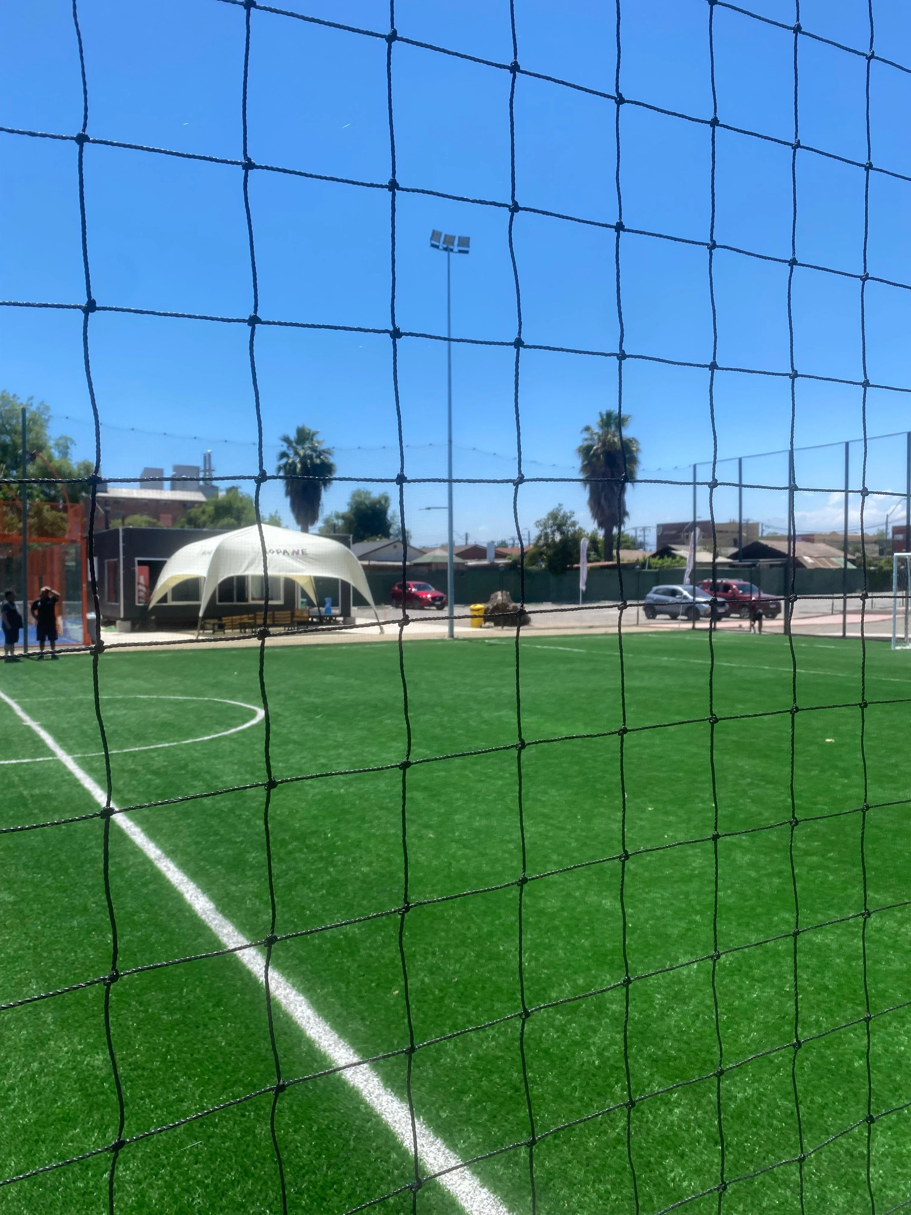 Oportunidad de Arriendo Comercial en Recinto Deportivo de Gran Afluencia – Maipú