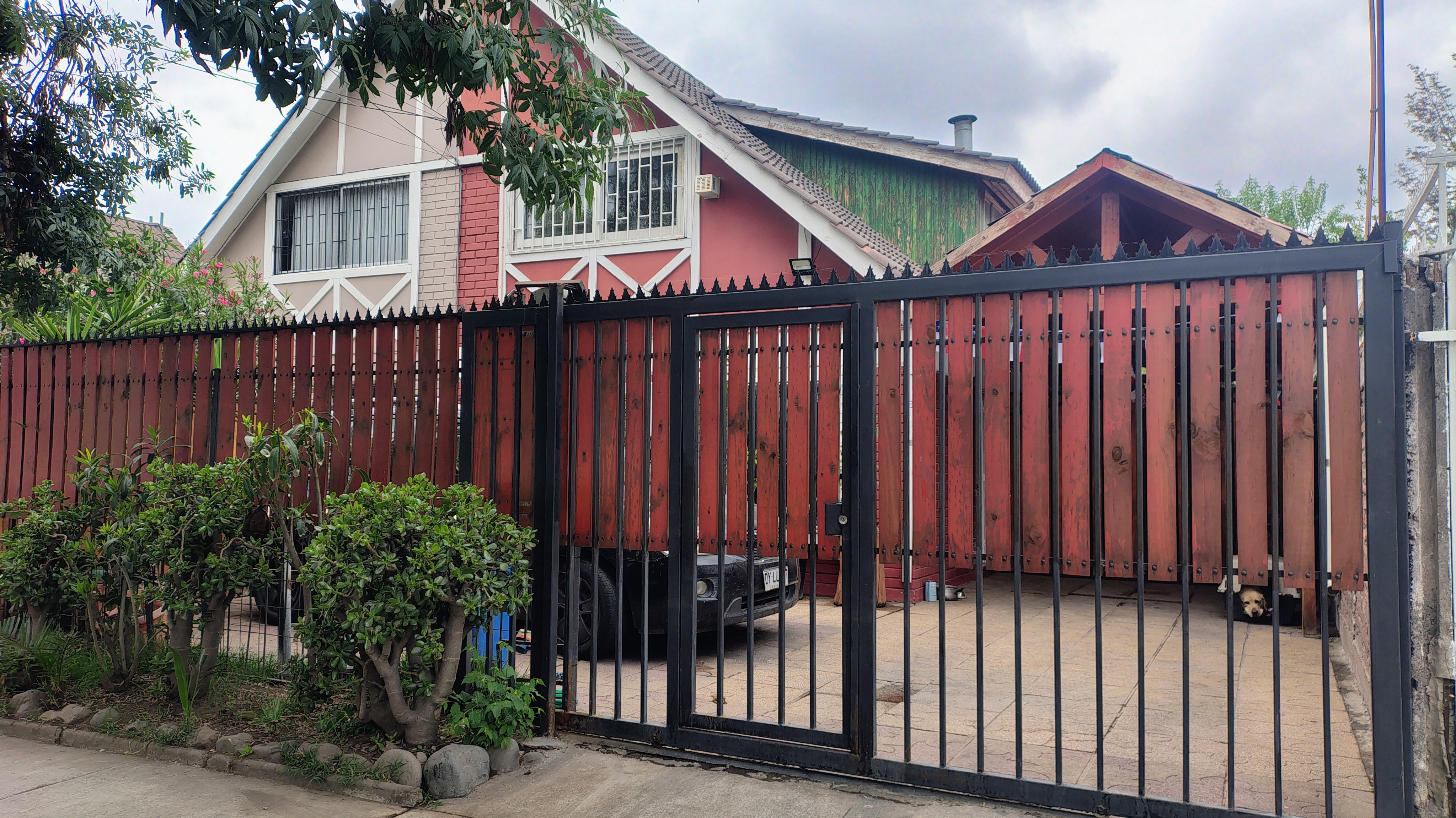 Imagen de Luminosa casa de dos pisos semi renovada La Florida