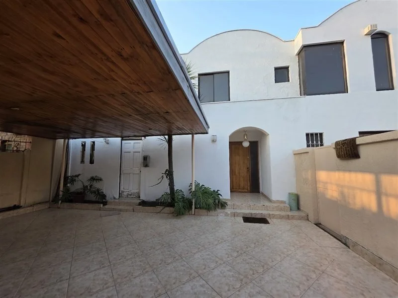Imagen de Venta Casa 5D-5B-3E Rotonda Atenas LasCondes gran conectivid