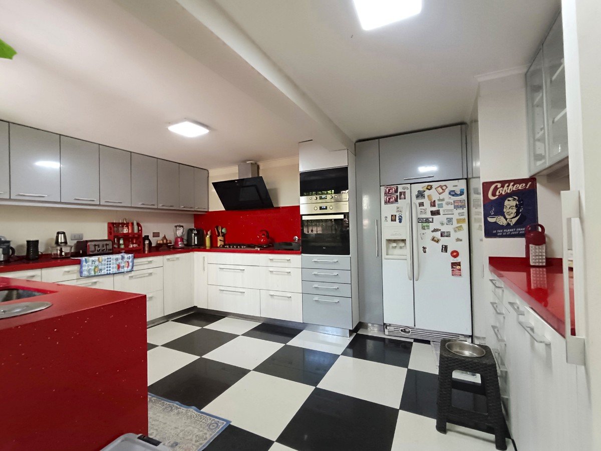 Imagen de Venta de casa en La reina. Las Perdices con Castillo Velasco.