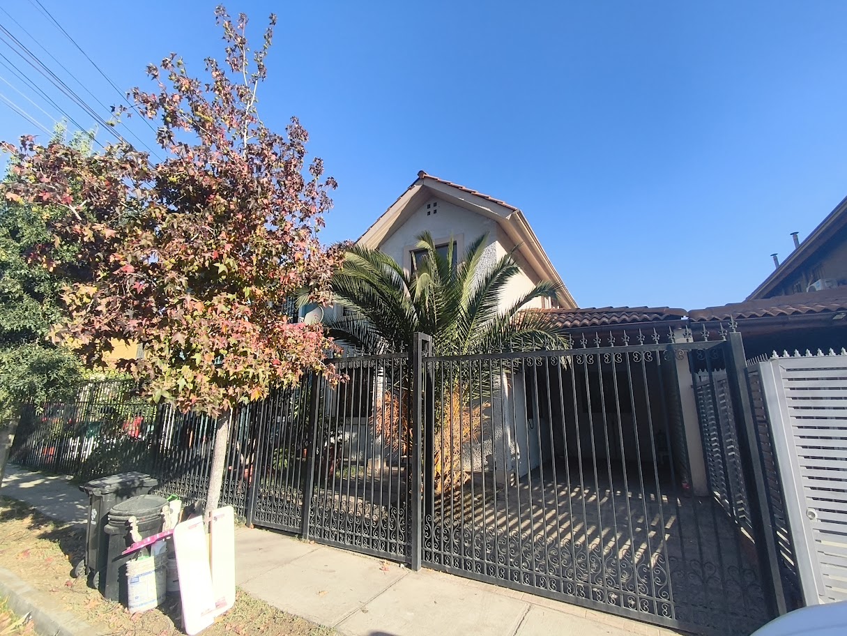 Imagen de VENTA DE CASA DE 4D-3B CON ESTACIONAMIENTO. CERRILLOS