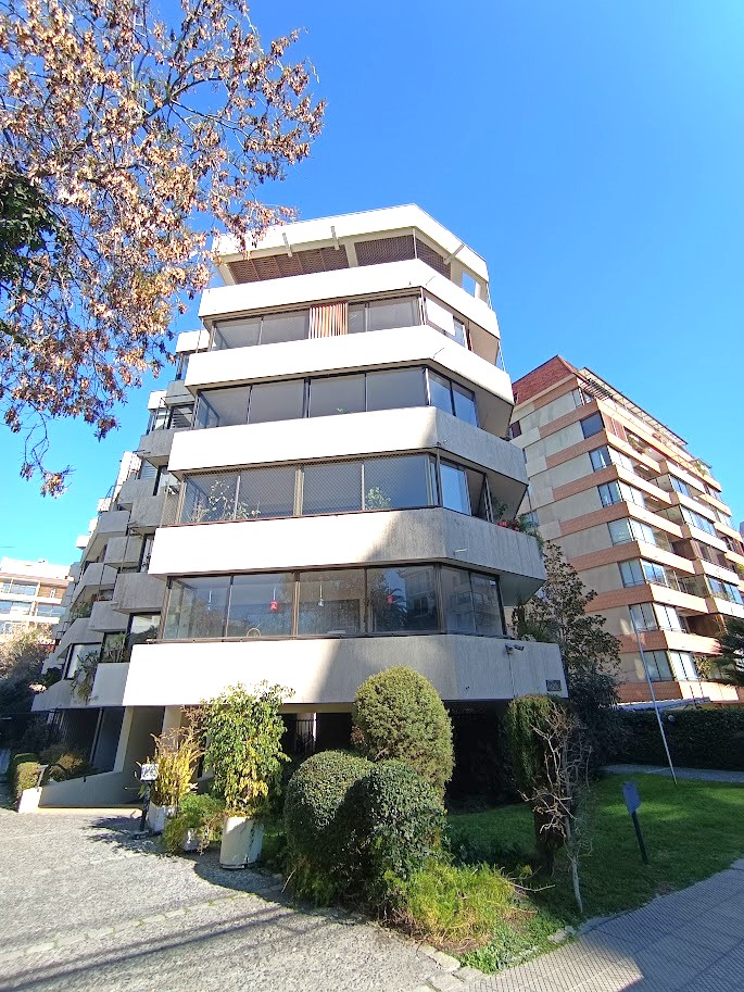 Imagen de SE VENDE DEPARTAMENTO DE 4D-3B-ESTACIONAMIENTO Y BODEGA. CERCANO A METRO COLÓN. PROVIDENCIA